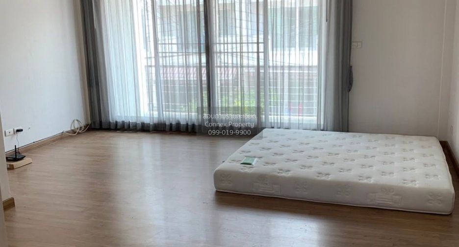 For rent 3 bedrooms townhouse in Chom Thong, Bangkok