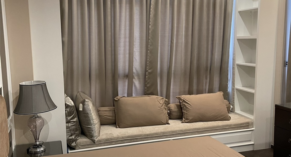 For rent 2 bedrooms condo in Khlong Toei, Bangkok