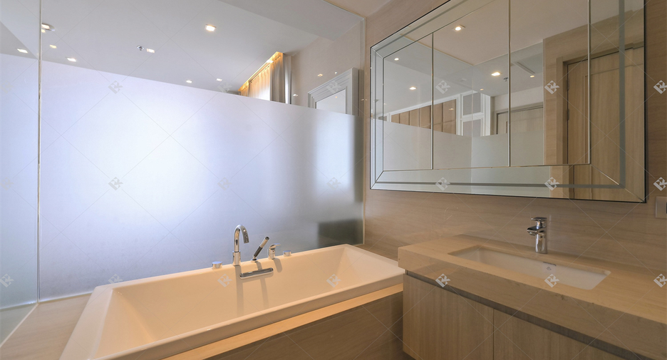 À vendre 2 chambres condo à Khlong Toei, Bangkok