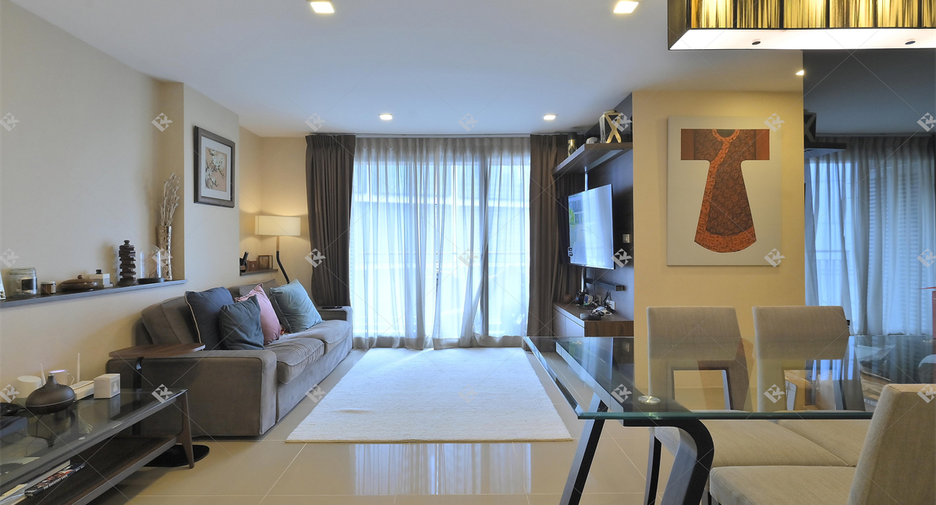 For rent 2 bedrooms condo in Khlong Toei, Bangkok