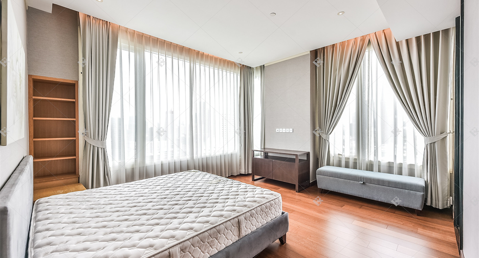 For rent 2 bedrooms condo in Sathon, Bangkok