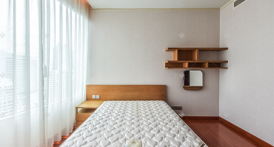 For rent 2 bedrooms condo in Sathon, Bangkok