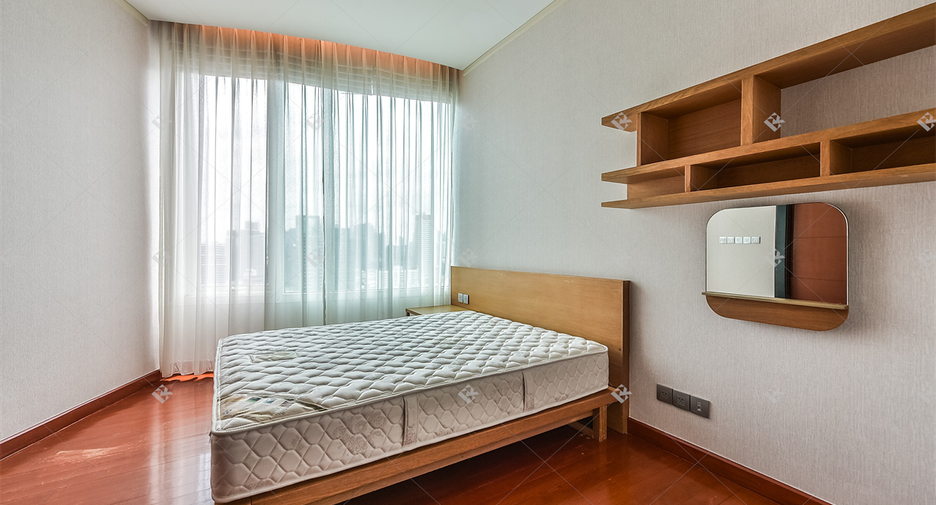 For rent 2 bedrooms condo in Sathon, Bangkok