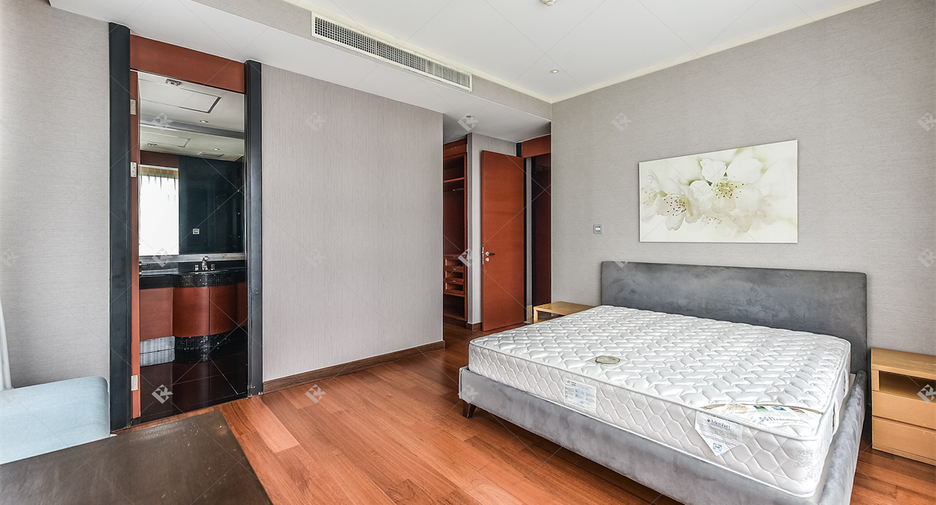 For rent 2 bedrooms condo in Sathon, Bangkok