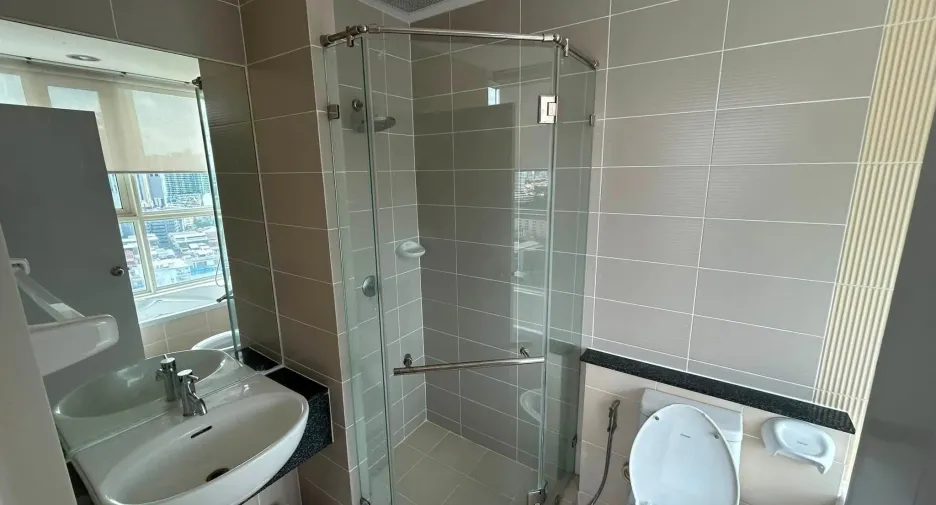 Wohnung zur Miete mit 2 Zimmer in Khlong San, Bangkok