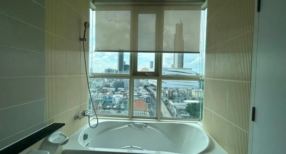 Wohnung zur Miete mit 2 Zimmer in Khlong San, Bangkok