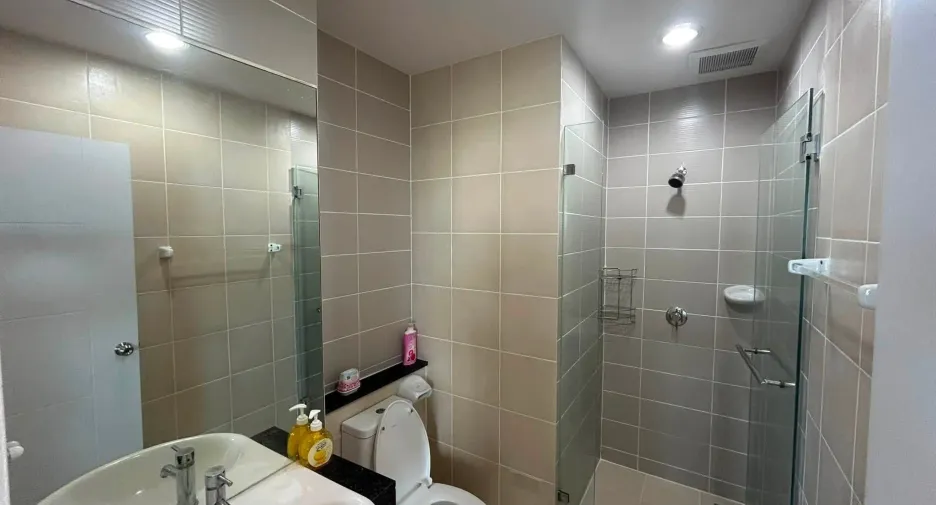 Wohnung zur Miete mit 2 Zimmer in Khlong San, Bangkok