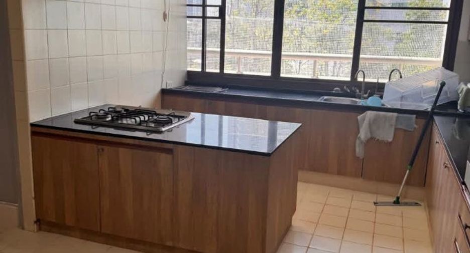 Apartment zur Miete mit 3 Zimmer in Khlong Toei, Bangkok