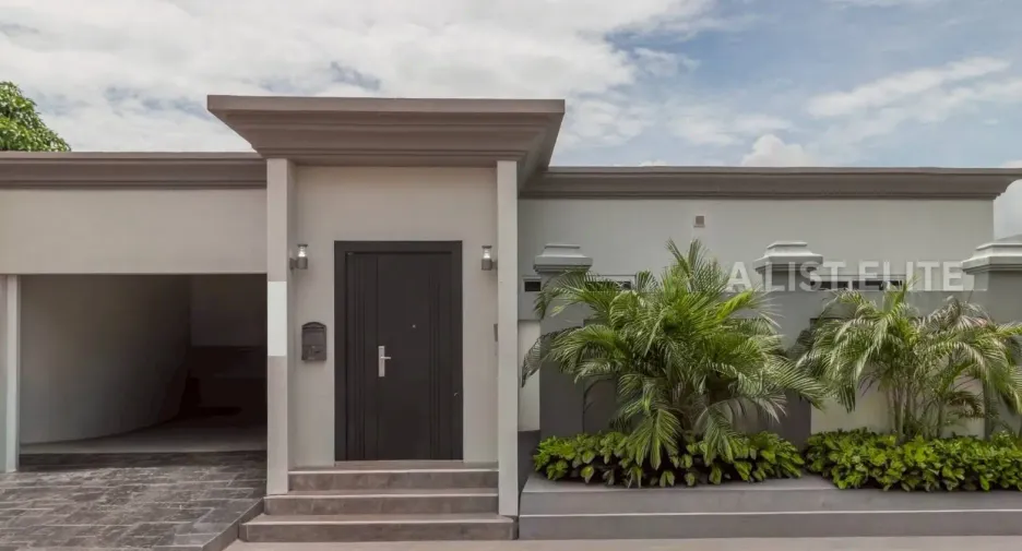 Haus zum Kauf mit 4 Zimmer in Bang Lamung, Chonburi