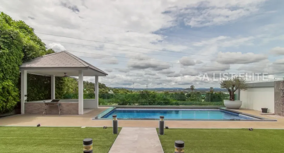Haus zum Kauf mit 4 Zimmer in Bang Lamung, Chonburi