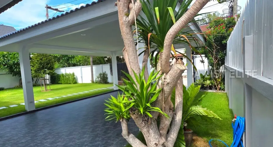 For sale 4 bedrooms house in Bang Lamung, Chonburi