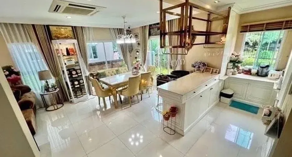 Haus zum Kauf mit 4 Zimmer in Suan Luang, Bangkok