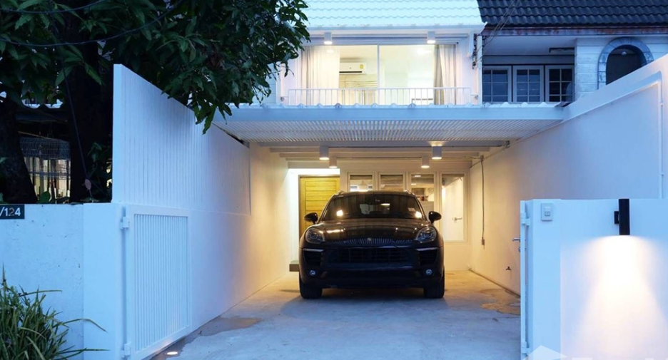 For sale and for rent 2 bedrooms townhouse in Suan Luang, Bangkok
