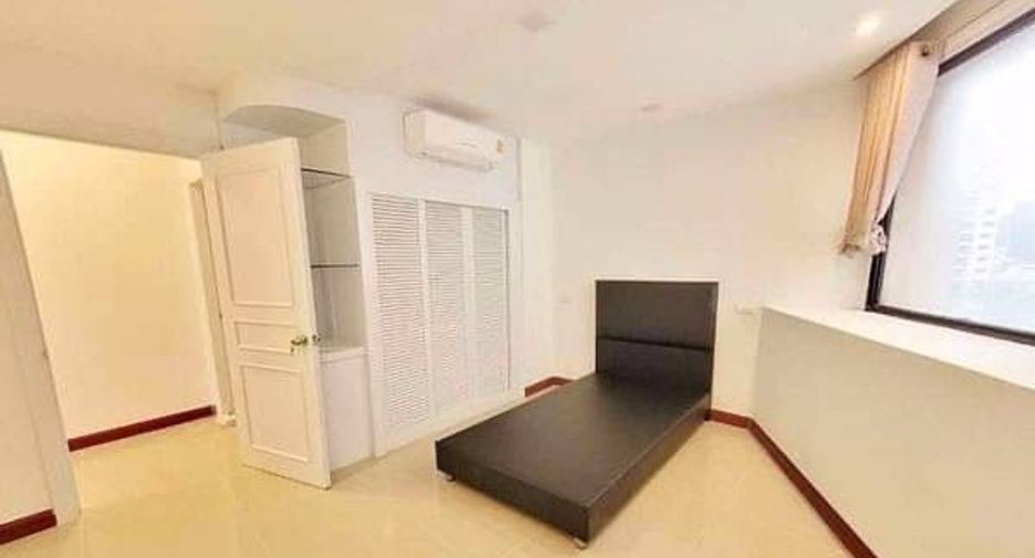 For rent 3 bedrooms condo in Khlong Toei, Bangkok