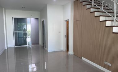 For rent 2 bedrooms townhouse in Chom Thong, Bangkok