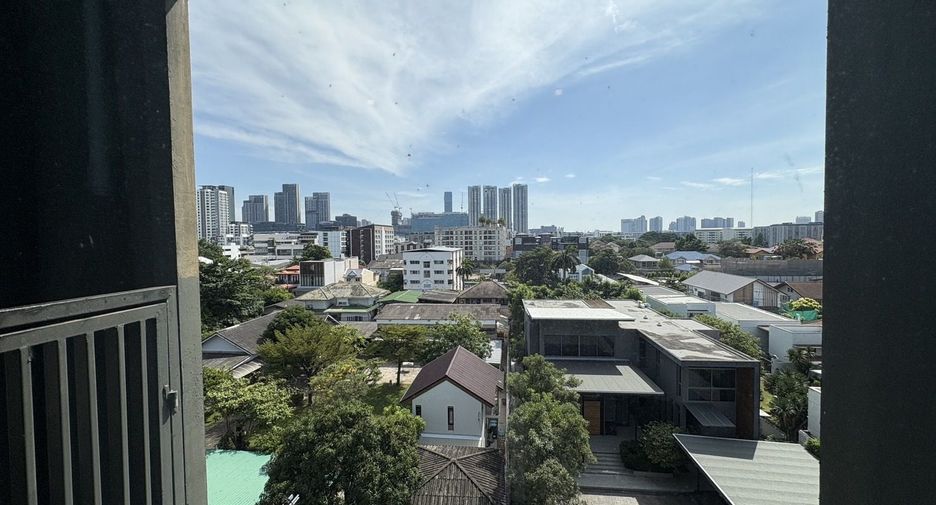For rent 3 bedrooms condo in Phra Khanong, Bangkok