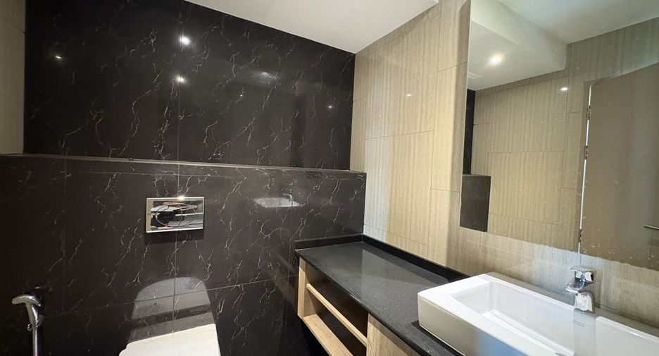 For rent 3 bedrooms condo in Phra Khanong, Bangkok