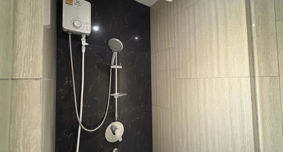 For rent 3 bedrooms condo in Phra Khanong, Bangkok