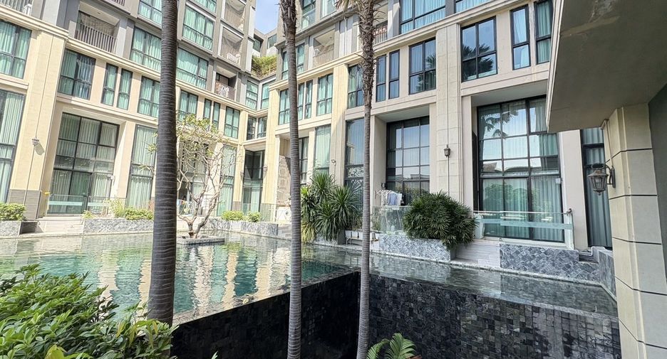 For rent 3 bedrooms condo in Phra Khanong, Bangkok