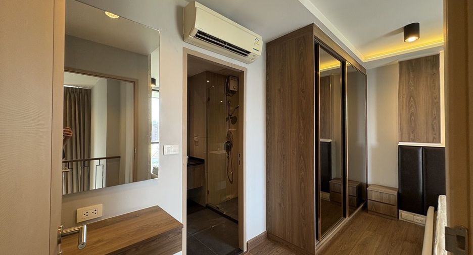For rent 3 bedrooms condo in Phra Khanong, Bangkok