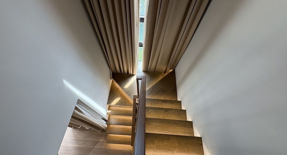For rent 3 bedrooms condo in Phra Khanong, Bangkok