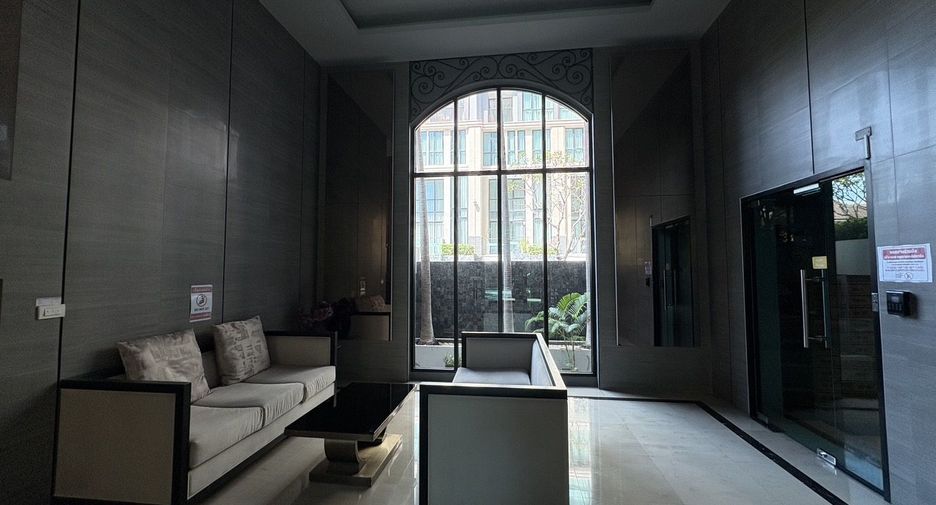 For rent 3 bedrooms condo in Phra Khanong, Bangkok
