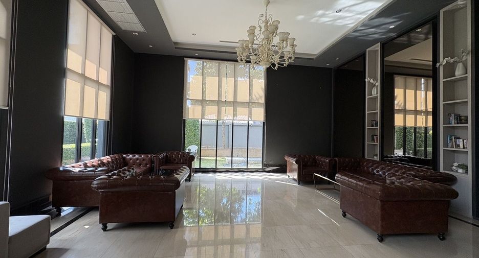 For rent 3 bedrooms condo in Phra Khanong, Bangkok