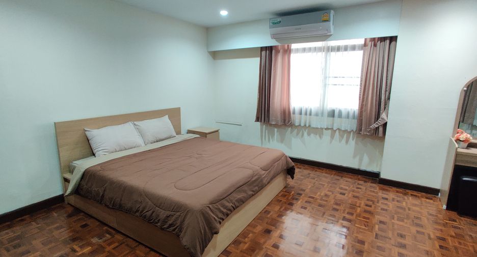 ให้เช่า 4 ห้องนอน คอนโด ใน วัฒนา, กรุงเทพฯ