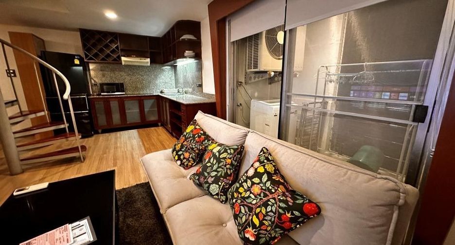 For rent 2 bedrooms condo in Khlong Toei, Bangkok