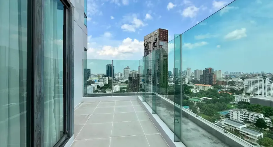 Wohnung zur Miete und zum Kauf mit 2 Zimmer in Khlong Toei, Bangkok