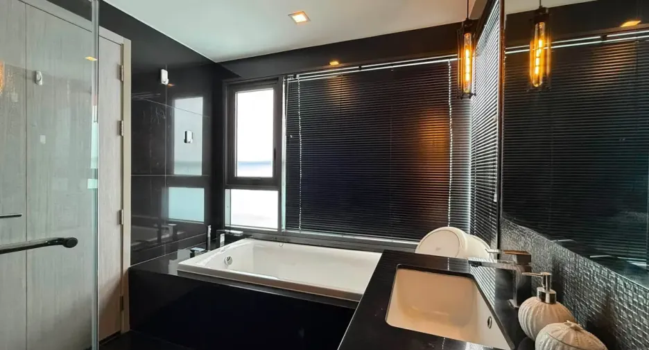 Wohnung zur Miete und zum Kauf mit 2 Zimmer in Khlong Toei, Bangkok
