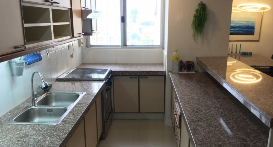 Condo en alquiler y en venta de 2 habitaciones en Watthana, Bangkok