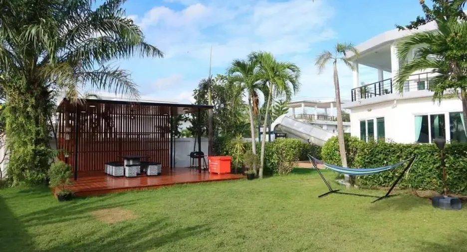For sale 4 bedrooms villa in Bang Saray, Pattaya