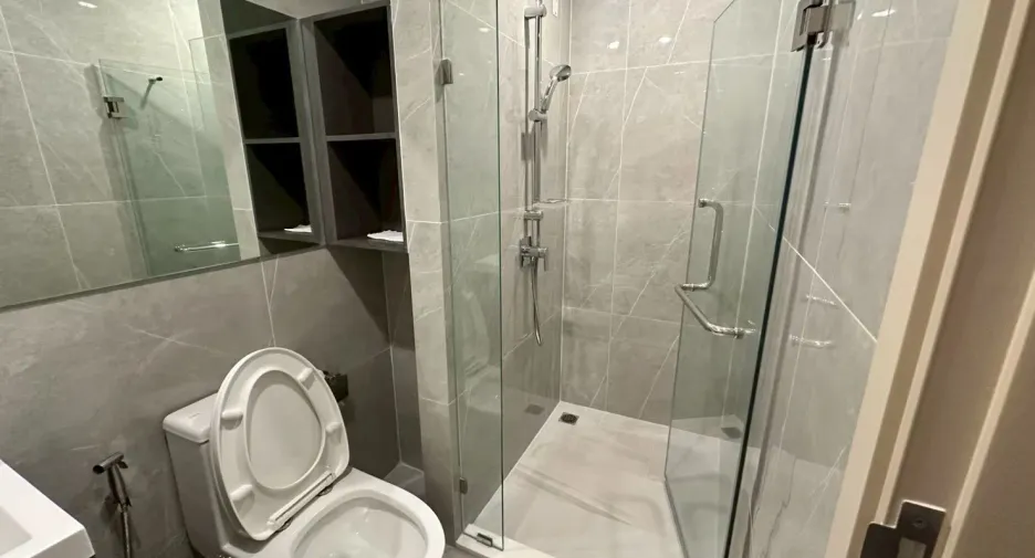For sale and for rent studio condo in Huai Khwang, Bangkok