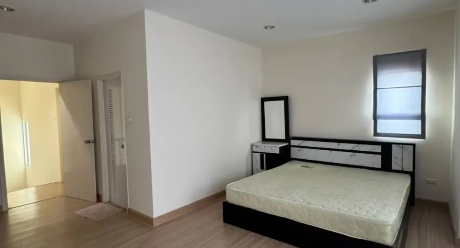 Casa adosada en venta de 2 habitaciones en Prawet, Bangkok