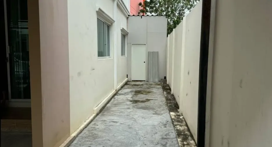 Casa adosada en venta de 2 habitaciones en Prawet, Bangkok