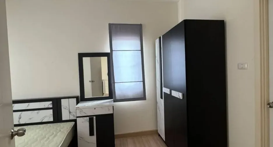 Casa adosada en venta de 2 habitaciones en Prawet, Bangkok