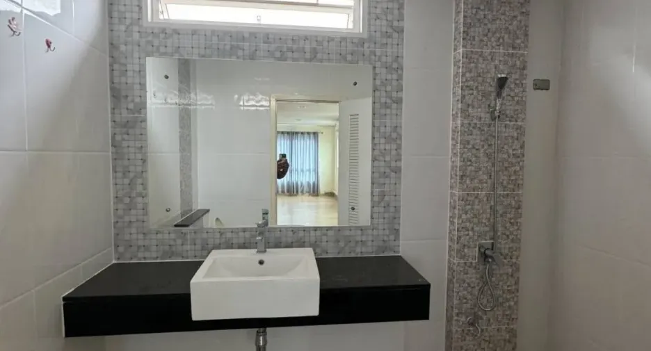Casa adosada en venta de 2 habitaciones en Prawet, Bangkok