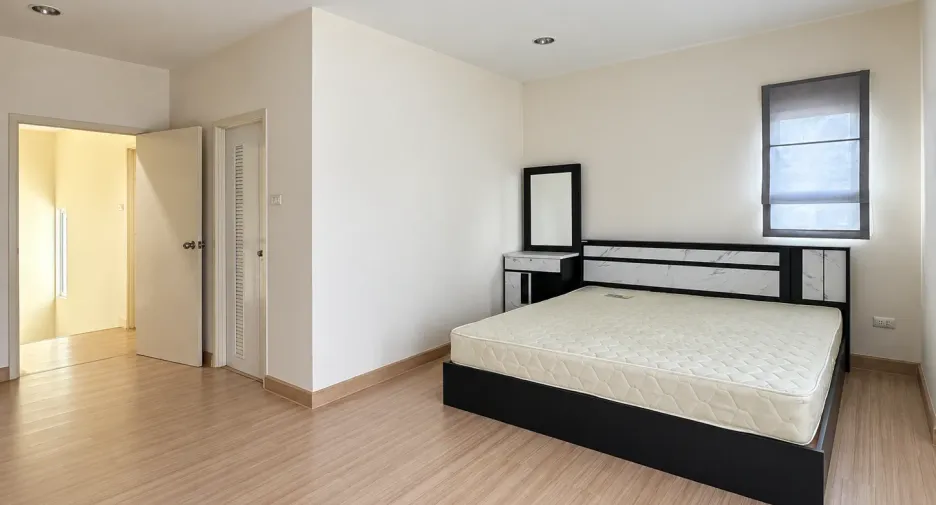 Casa adosada en venta de 2 habitaciones en Prawet, Bangkok