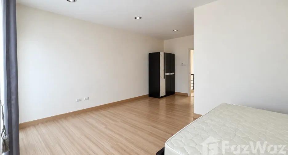 Casa adosada en venta de 2 habitaciones en Prawet, Bangkok