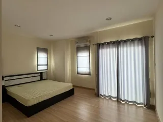 Casa adosada en venta de 2 habitaciones en Prawet, Bangkok