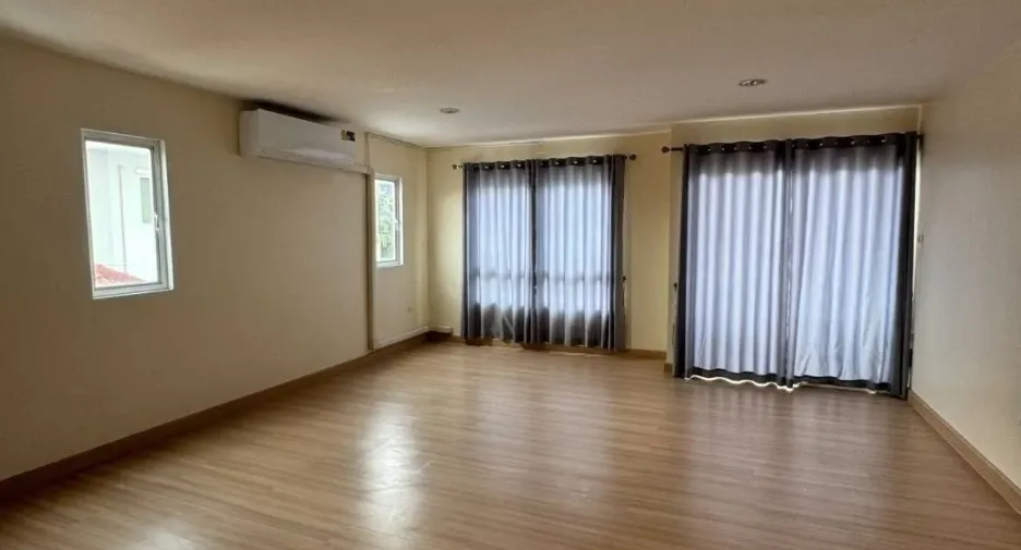 Casa adosada en venta de 2 habitaciones en Prawet, Bangkok