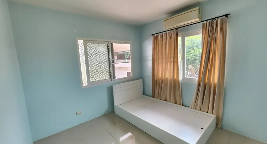 À vendre 5 chambres maison à Bang Kruai, Nonthaburi
