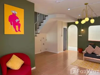 Casa adosada en alquiler de 3 habitaciones en Khlong Luang, Pathum Thani