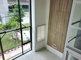 For rent 3 bedrooms townhouse in Yan Nawa, Bangkok