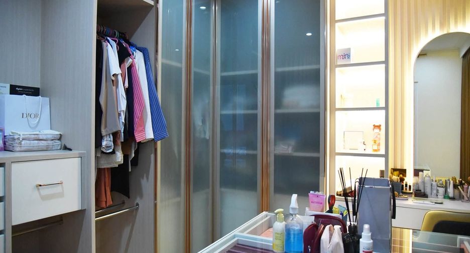 For sale 4 bedrooms condo in Bang Kho Laem, Bangkok