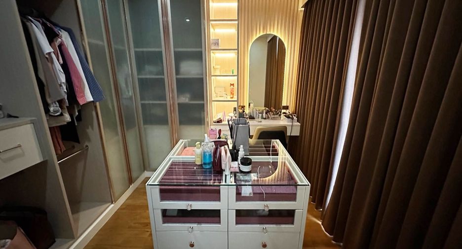 For sale 4 bedrooms condo in Bang Kho Laem, Bangkok