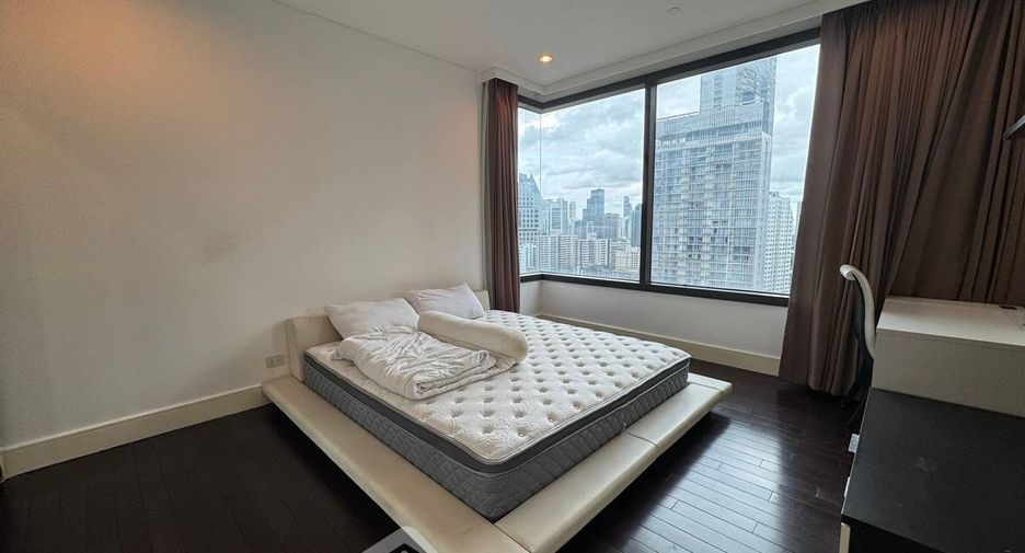 For sale 2 bedrooms condo in Khlong Toei, Bangkok