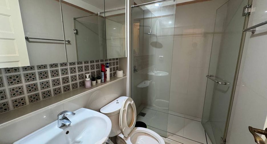 For sale 2 bedrooms condo in Khlong Toei, Bangkok