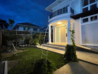 À vendre 4 chambres maison à Phra Khanong, Bangkok